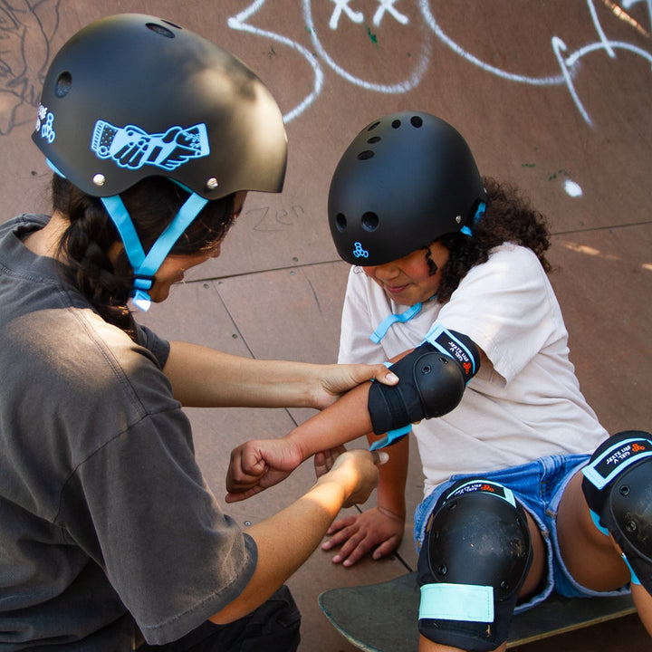 TRIPLE 8 THE CERTIFIED HELMET SKATE LIKE A GIRL
